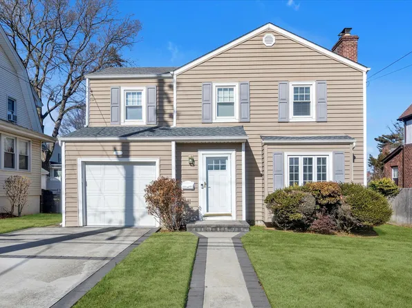 911 Lincoln Avenue, Baldwin, NY 11510