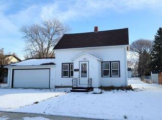 815 Ohmer St, Bottineau, ND 58318