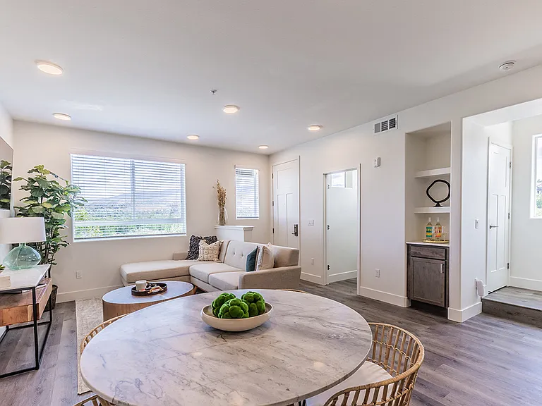 The Retreat Luxury Apartments — Photo 31