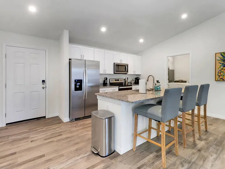 1120 NW 21st Pl — Photo 8
