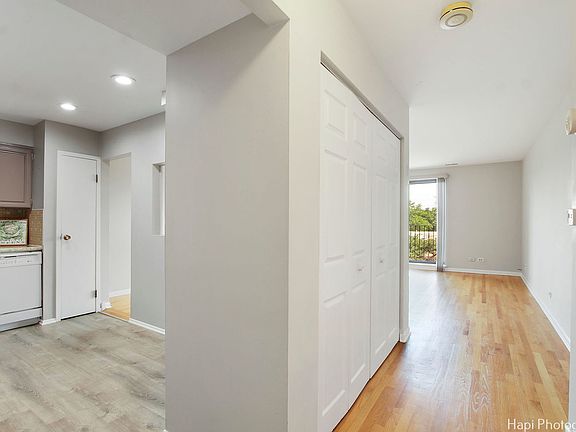 4th image of 1717 W Crystal Ln Unit 303
