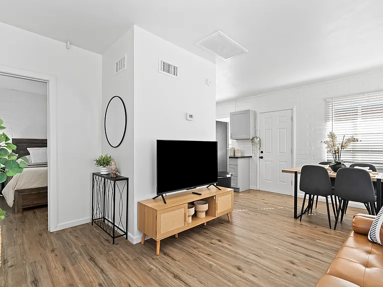 1627 N Bryant Ave #C — Photo 22