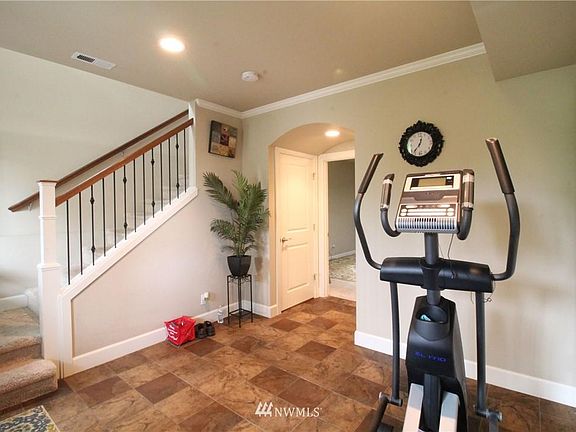 2nd image of 23224 SE 34th Pl