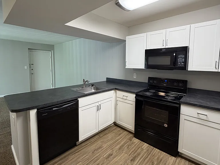 7 Pointe Apartments — Photo 45