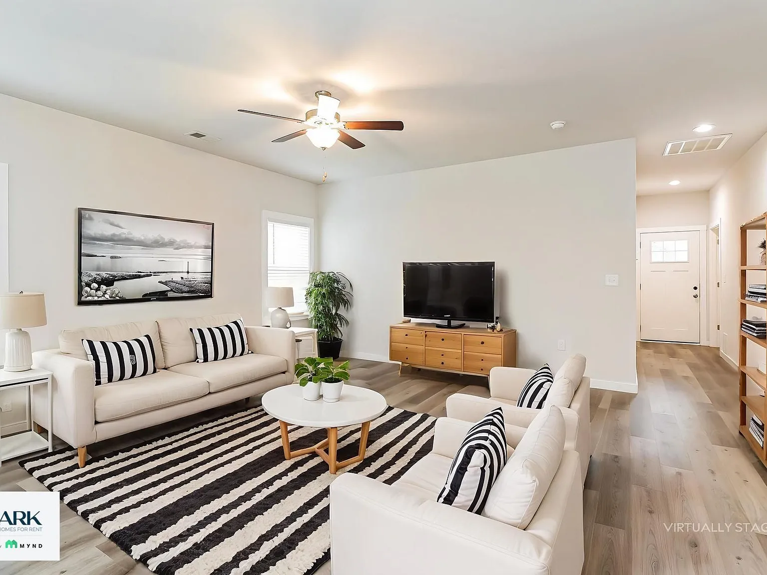 3 bed, 2.0 bath, 1244 sqft, $1,685 — Photo 3