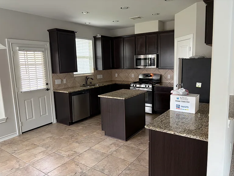 2418 Dianna Lee Dr — Photo 6
