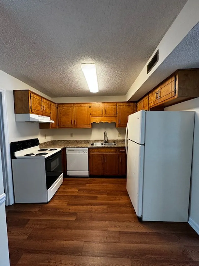 2 Bedrooms 2 Bath duplex — Photo 4