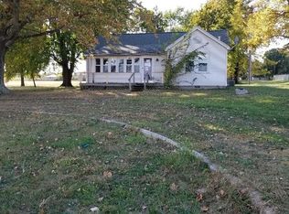 4507 S Stanford Rd, Flora, IL 62839