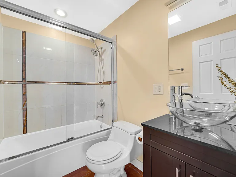 811 W Eastwood Ave #204 — Photo 11