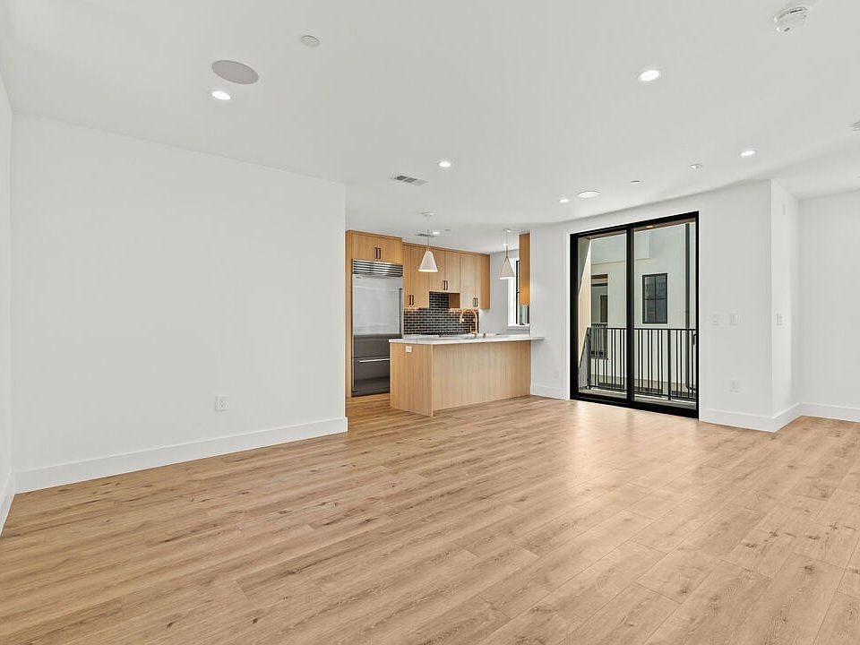 1st image of 6071 70th Ave #2