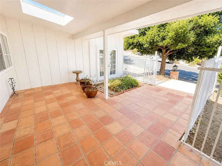 24010 Hatteras St — Photo 2
