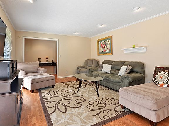 3rd image of 450 Willowbrook Dr SE