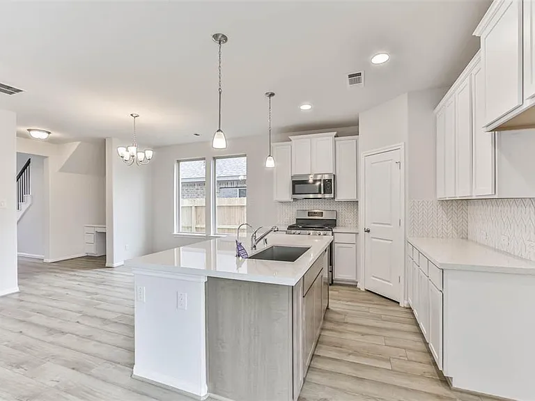 704 Ocean Palms Dr — Photo 12
