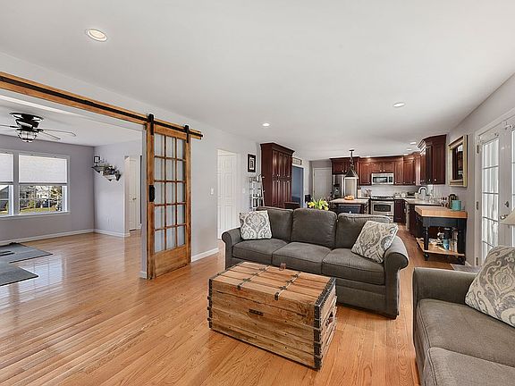 Livingroom/kitchen view