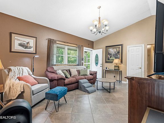 5th image of 1007 S Ridge Pl
