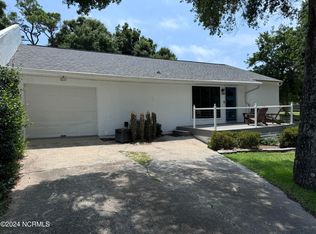 207 Hoop Pole Creek Dr, Atlantic Beach, NC 28512