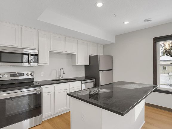 5th image of 1129 8th St SE