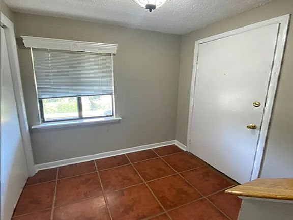 3rd image of 254 Hampshire Dr Unit 254