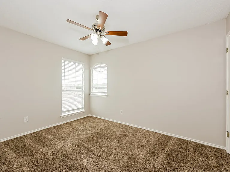 300 Stone Creek Blvd — Photo 14