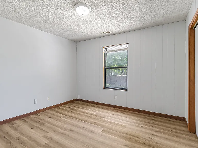 420 Franklin Ave #6 — Photo 4