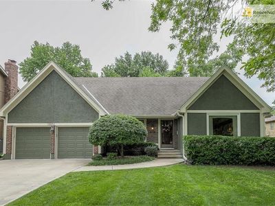 10041 Farley Ln, Overland Park, KS, 66212
