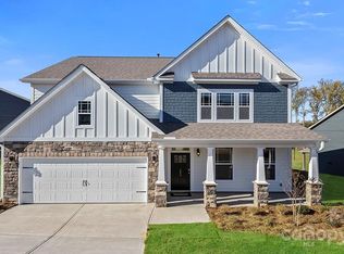 227 Fox Cove Rd, Hendersonville, NC 28792