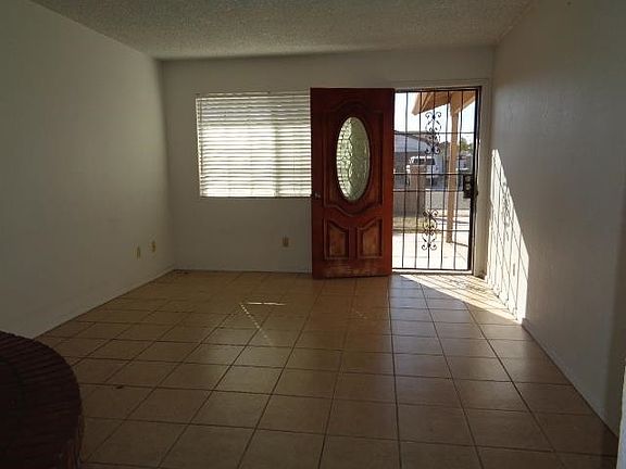 4th image of 1738 W 26th Dr