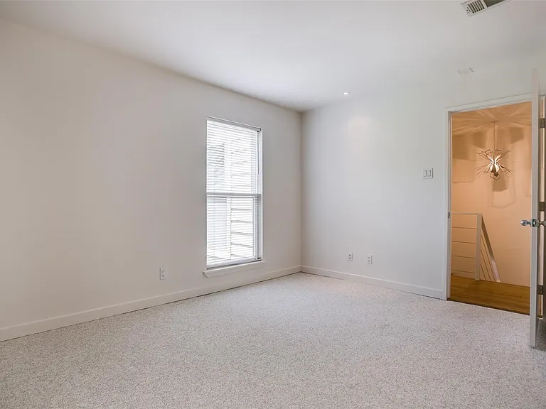 3945 Buena Vista St #C — Photo 16