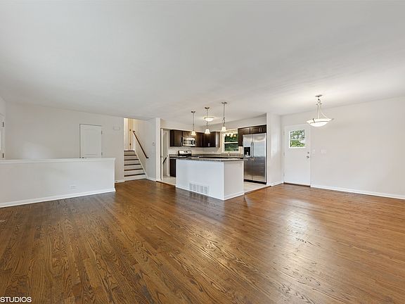 3rd image of 120 Sandalwood Dr