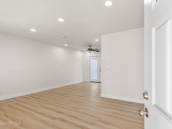 4th image of 27201 Carmichael St