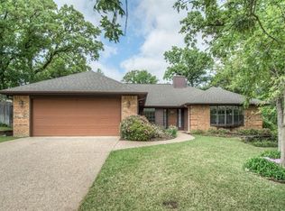 1411 Donna Ln, Bedford, TX 76022