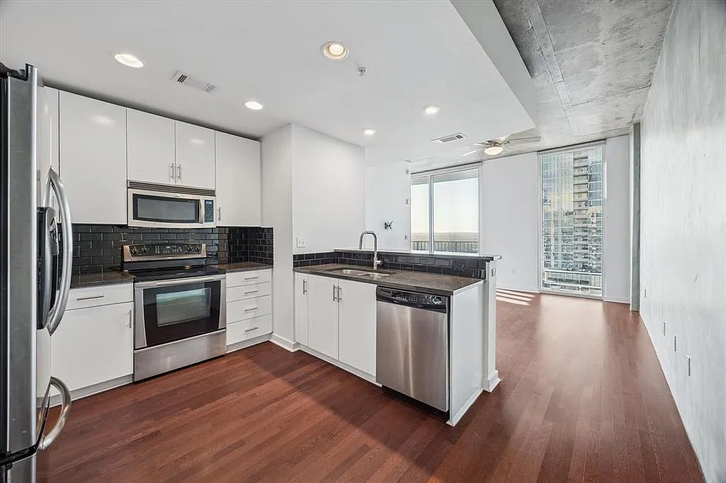 1 bed, 1.0 bath, 732 sqft, $2,800 — Photo 3