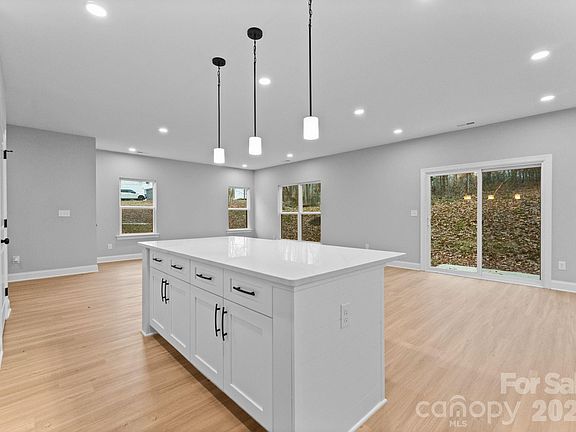 4th image of 8823 Dogwood Dr