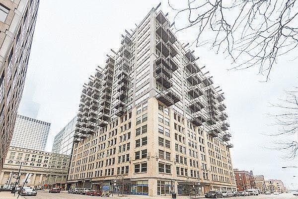 565 W Quincy
