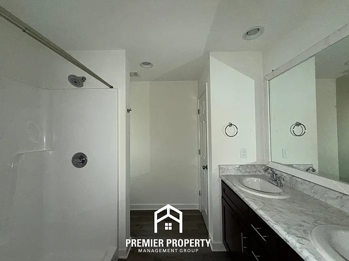 208 Bradford Cir — Photo 9