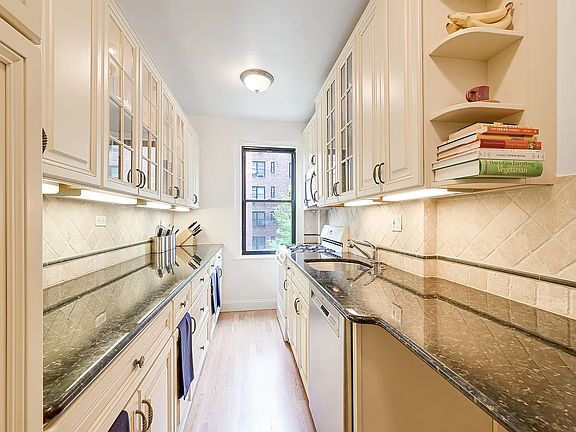 3rd image of 62 Park Ter W APT A37