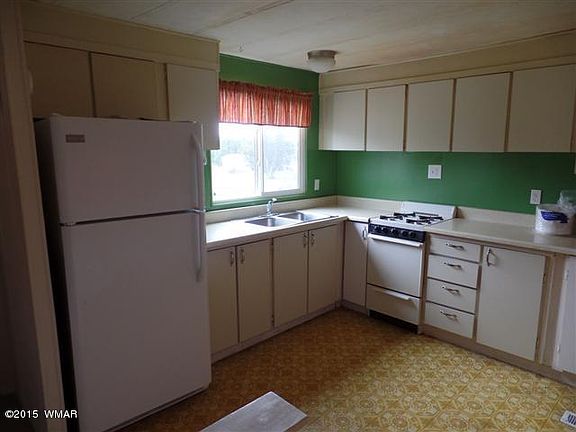 3rd image of 8614 Silver Creek Dr