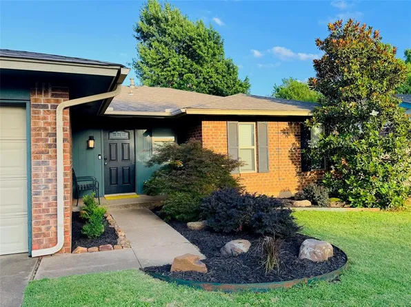 706 Hawthorne Ln, Edmond, OK 73003