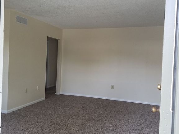 4th image of 215 Darsey Rd APT 1