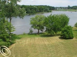 1840 Long Lake Shore Dr, Bloomfield Hills, MI 48302