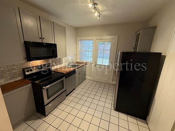 3rd image of 202 N Hawthorne Rd APT 2