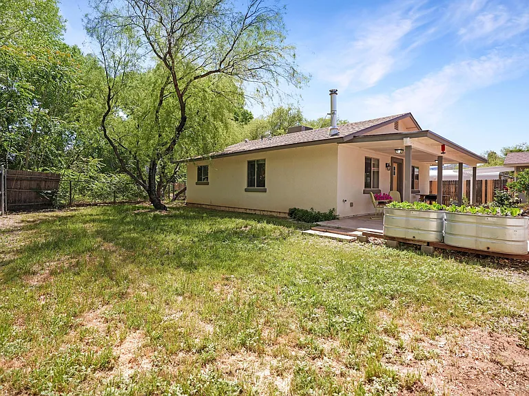 263 E Hollomon St — Photo 31