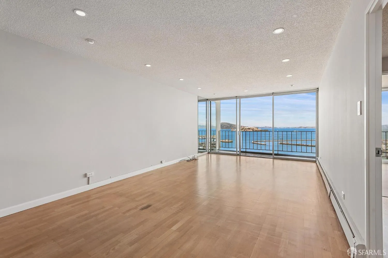 2 bed, 1.0 bath, 1000 sqft, $8,690 — Photo 3