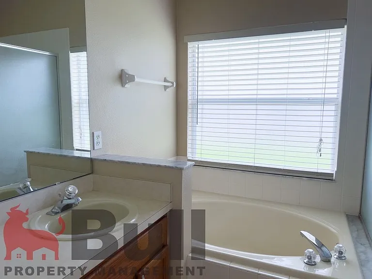 5812 Stafford Springs Trl — Photo 14