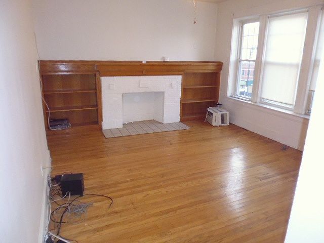 1st image of 553 W Belmont Ave