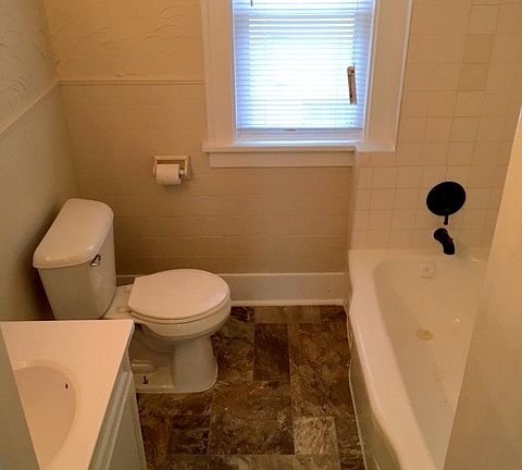 3rd image of 925 S 32nd St