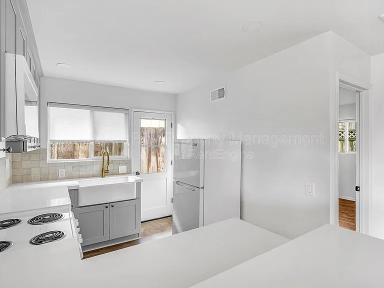 226 Park St — Photo 15