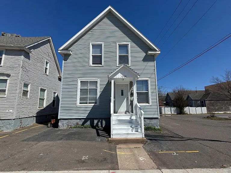 1508 Hammond Ave — Photo 2