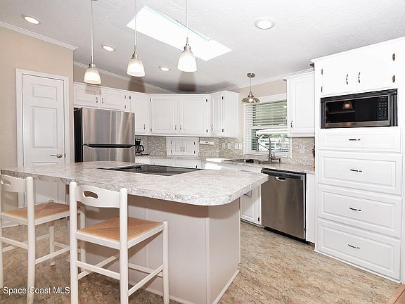 4th image of 567 Dolphin Cir