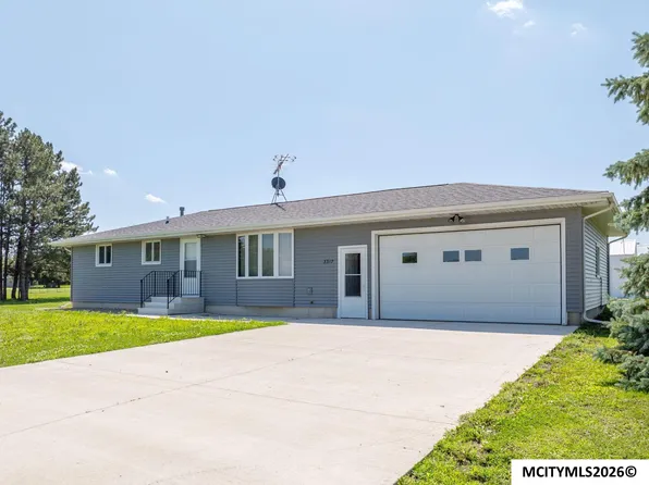 3310 S Delaware Ave, Mason City, IA 50401